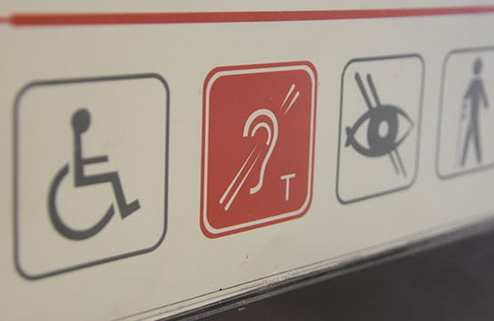 des signalisations pour les personnes en situation de handicap