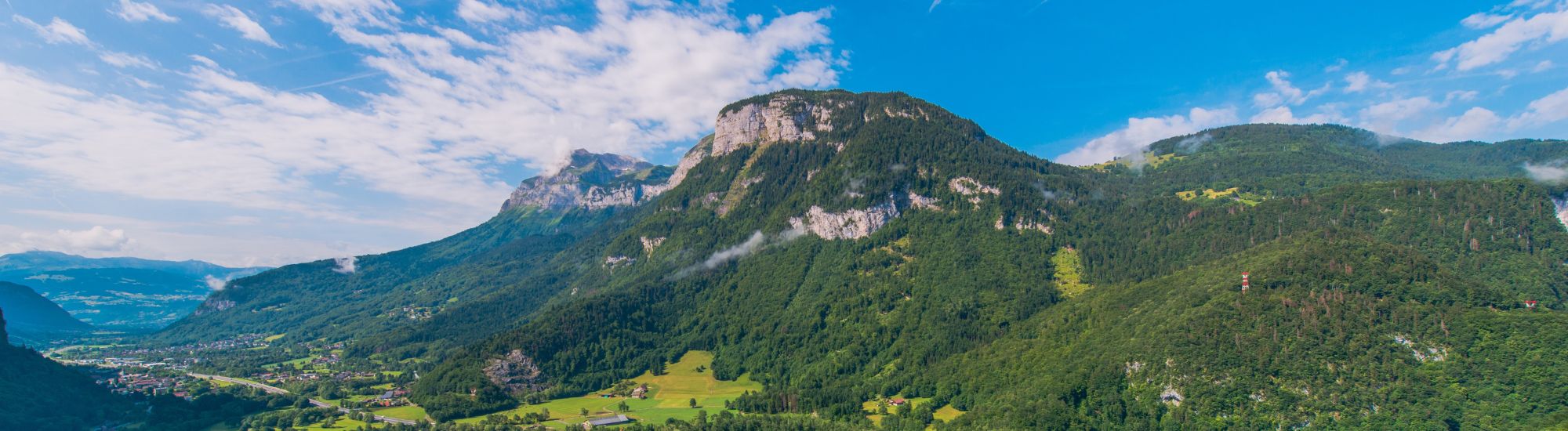 Image d'une montagne en auvergne. 